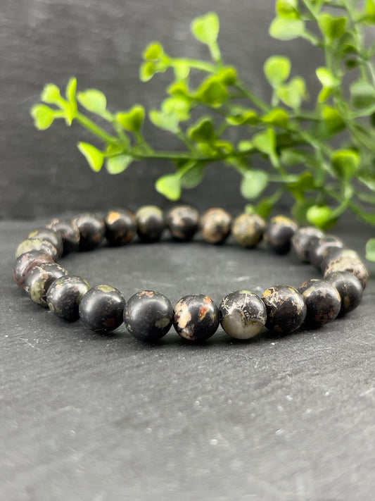 Bracelet perlé en pierre jade fleurs de prunes 8mm ~ tailles personnalisées ~ Jade noir ~ bracelet pierre naturelle noir ~ bracelet mala