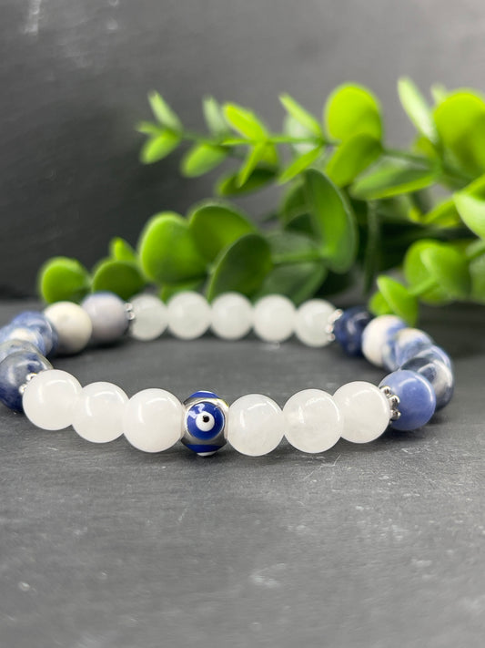 Bracelet protection mauvais œil avec pierres précieuses bleu sodalite et quartz • Taille personnalisée • Bracelet bleu de protection