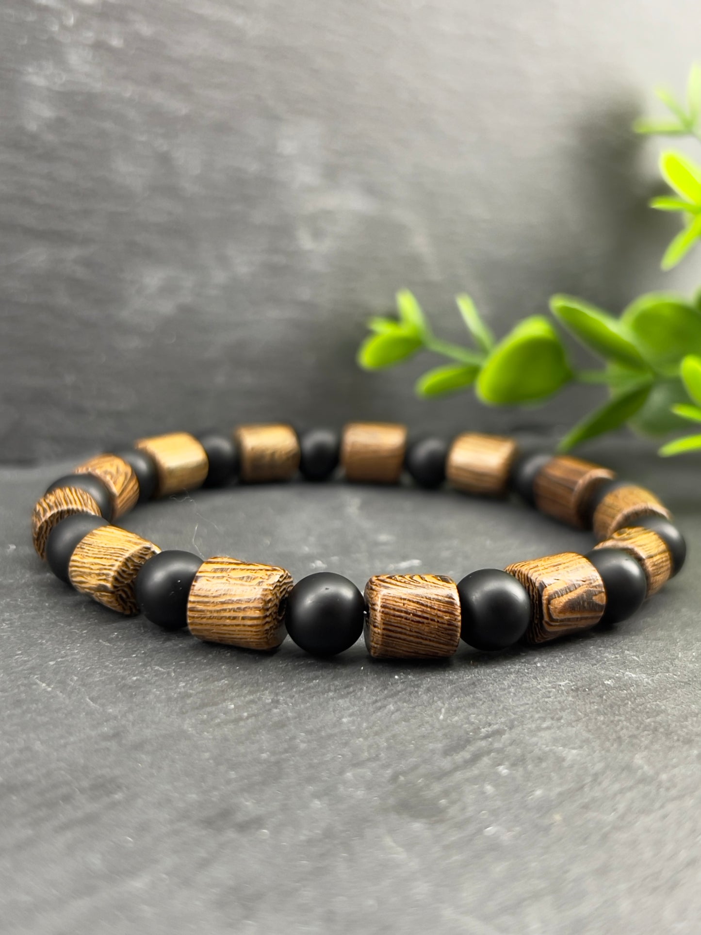 Bracelet bois wenge d’Afrique et pierre d'onyx noir 6mm/8mm ~ Taille personnalisée