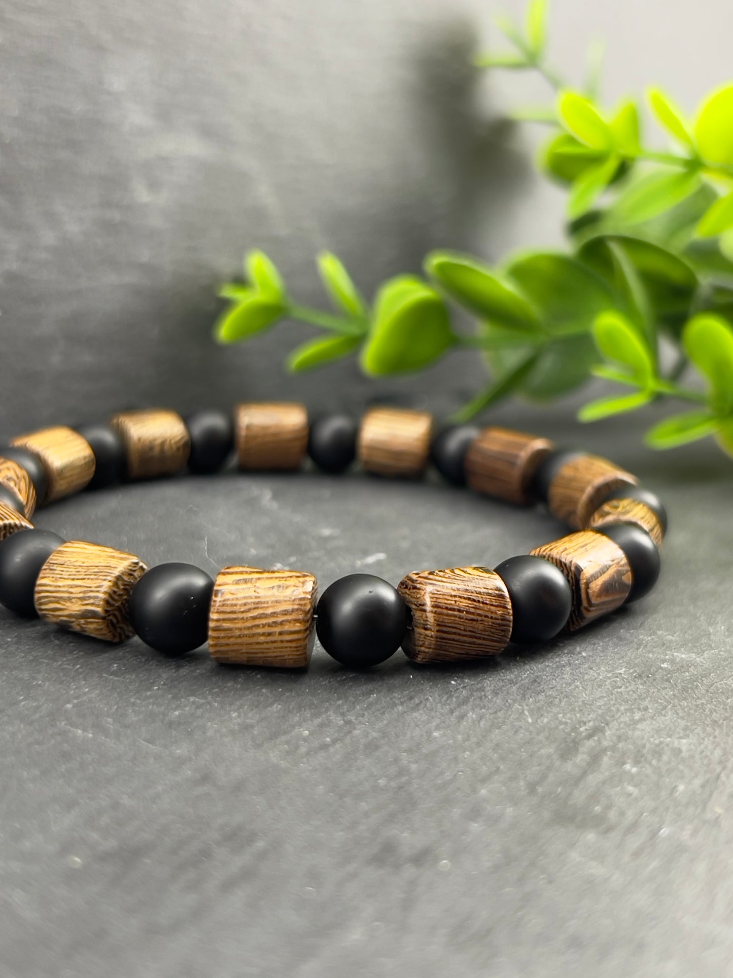 Bracelet bois wenge d’Afrique et pierre d'onyx noir 6mm/8mm ~ Taille personnalisée